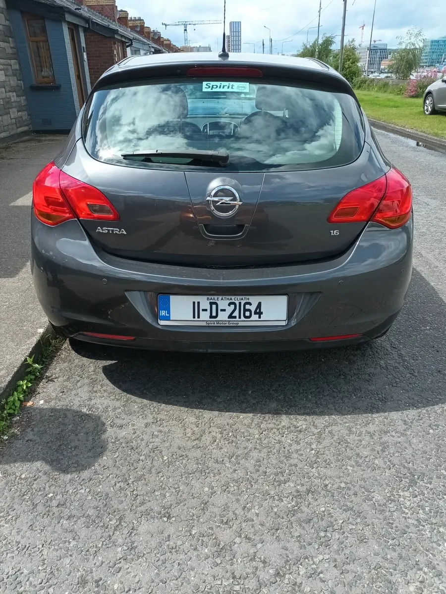 Opel Astra 2011 - Image 4