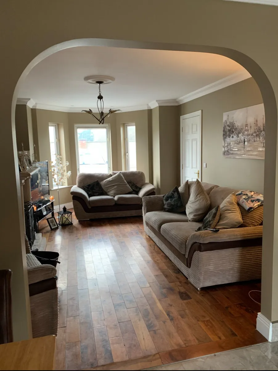 House Contents - Modern - Image 1