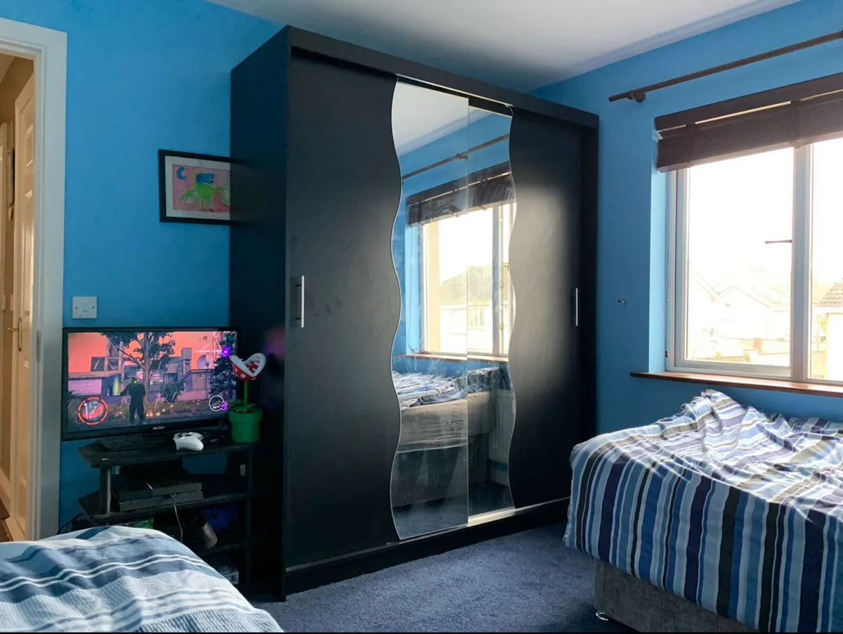 House Contents - Modern - Image 4