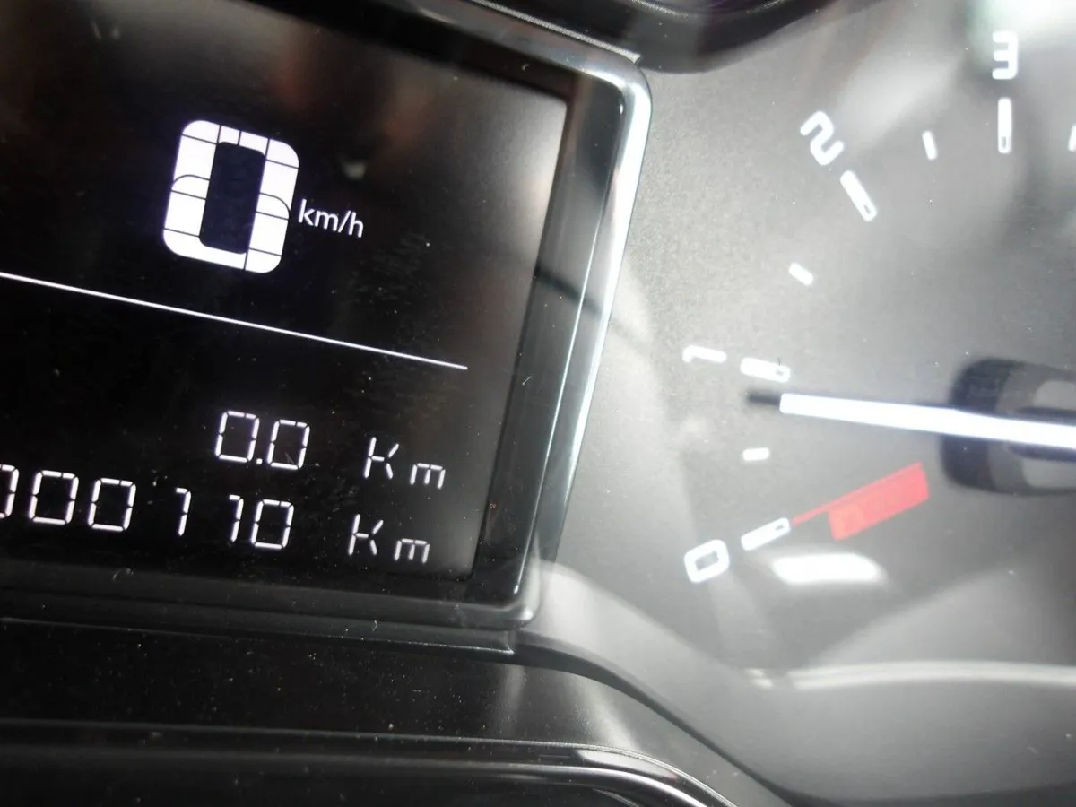 Citroen Berlingo Bluehdi 100 MWB 3 Seats S S Feel - Image 2