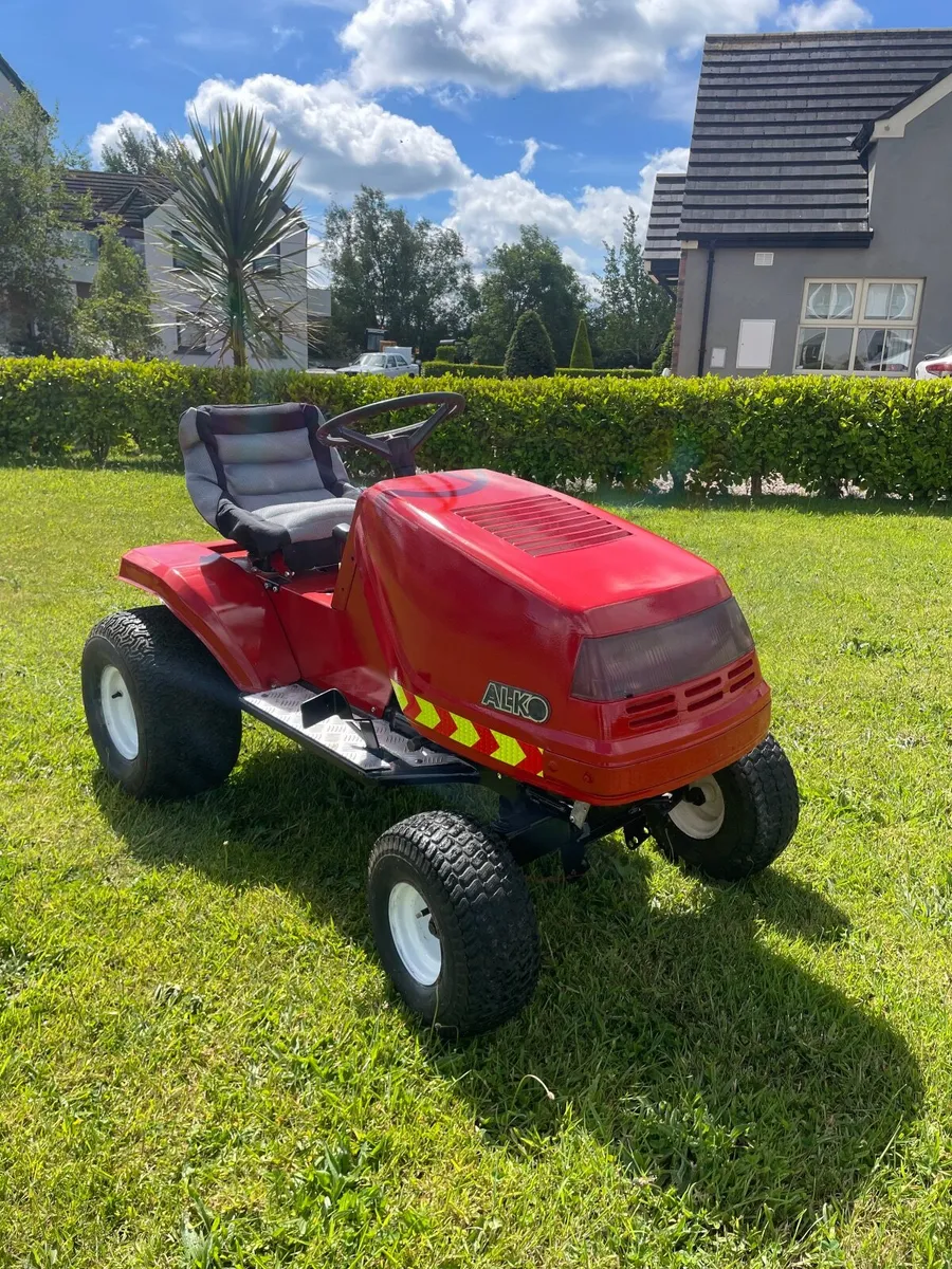 Garden tractor ride on - Image 1