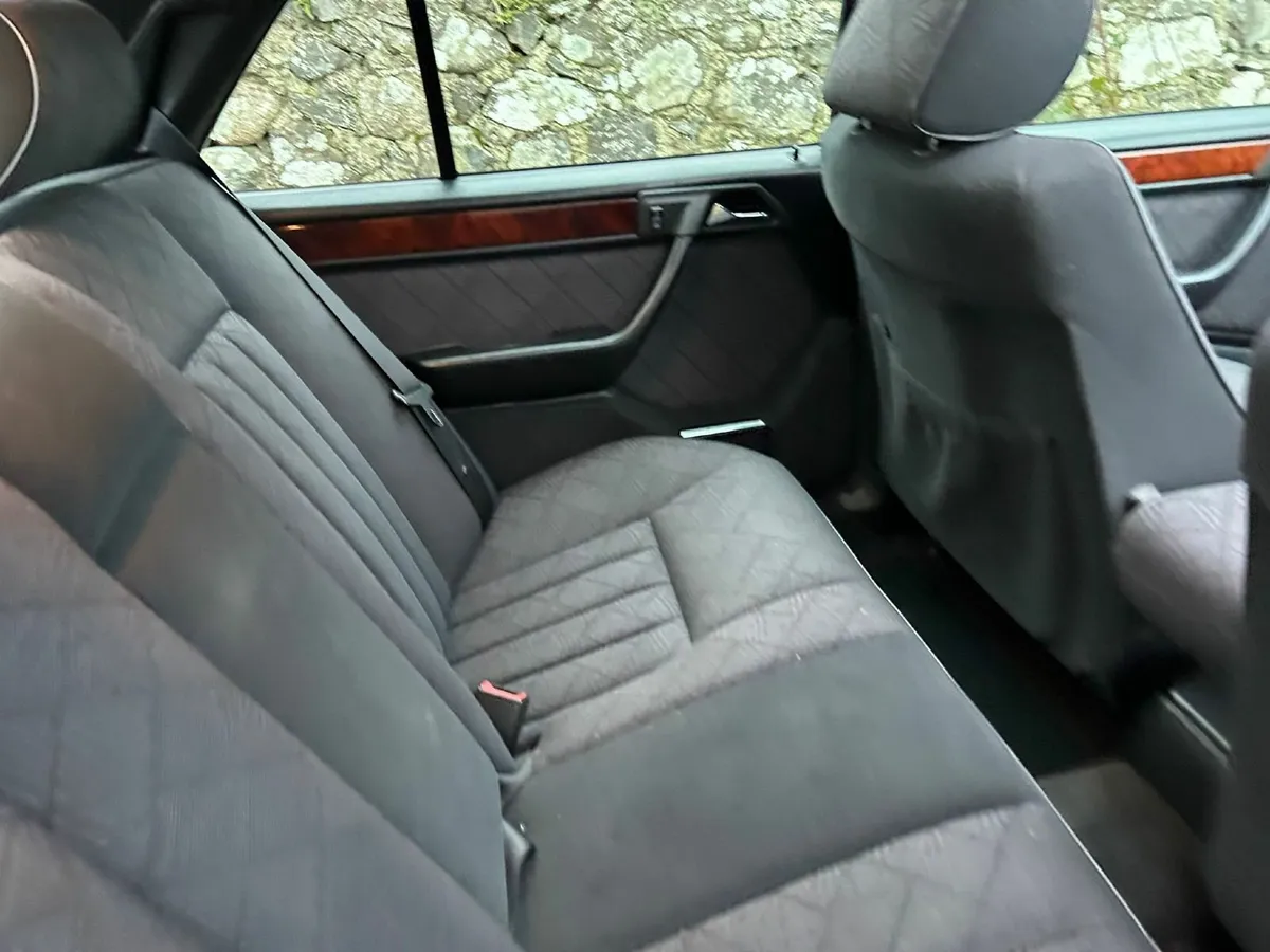 Mercedes-Benz E-Class 1994 - Image 4