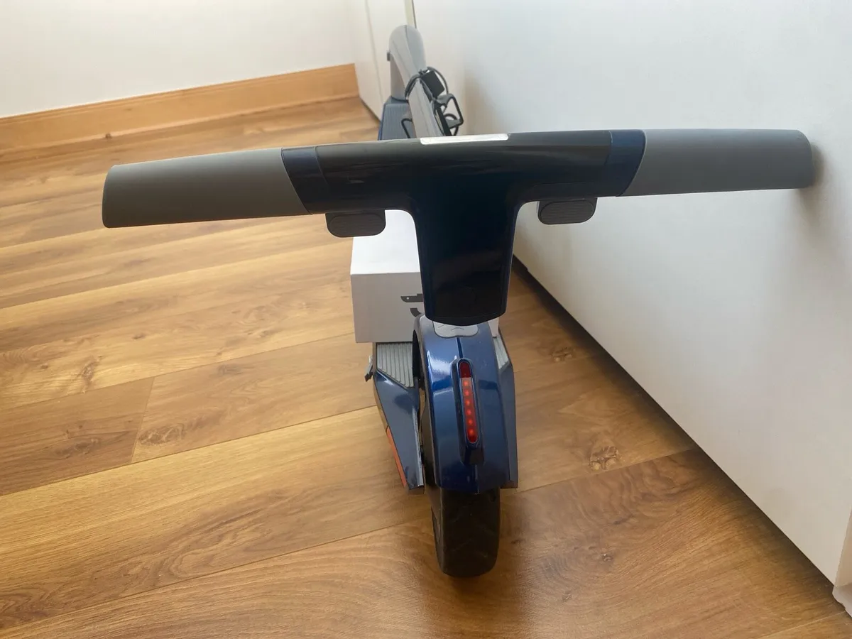 Unagi Electric Scooter - Image 4