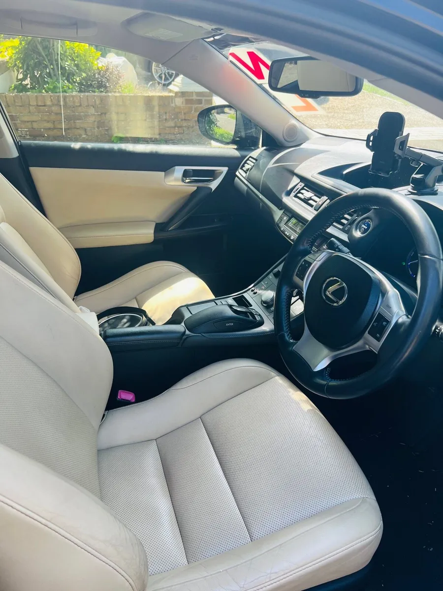 Car - Image 2