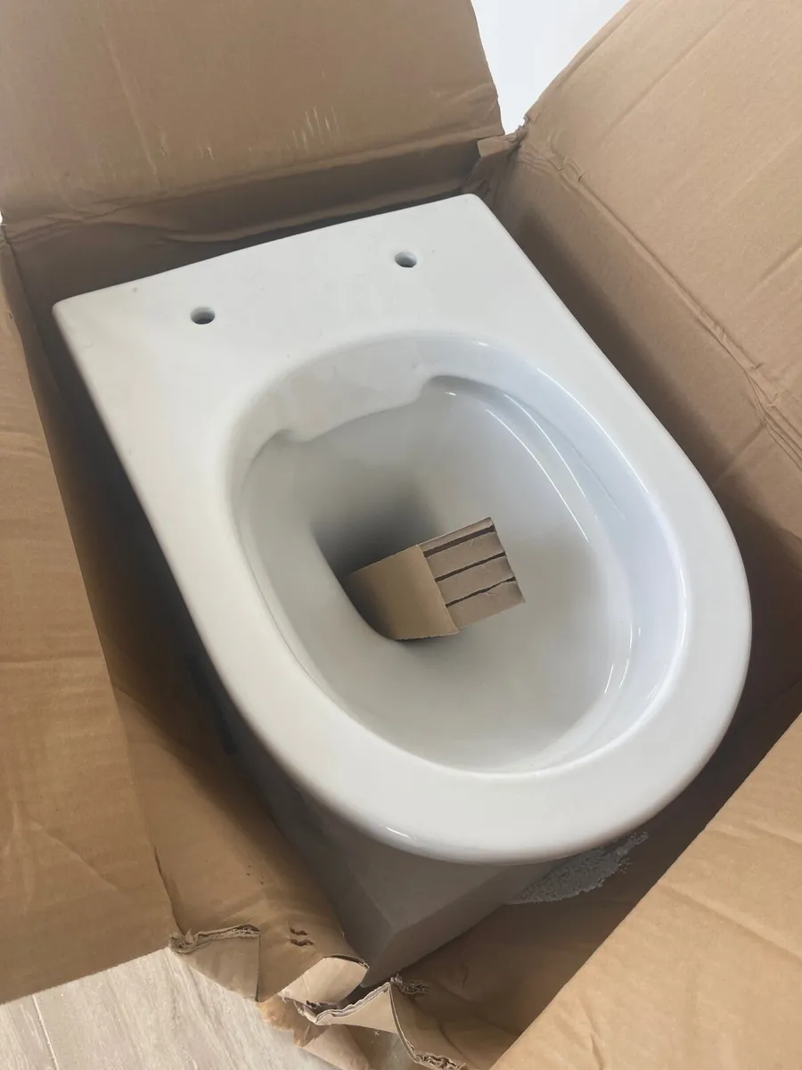Remo wall hung toilet - Image 3