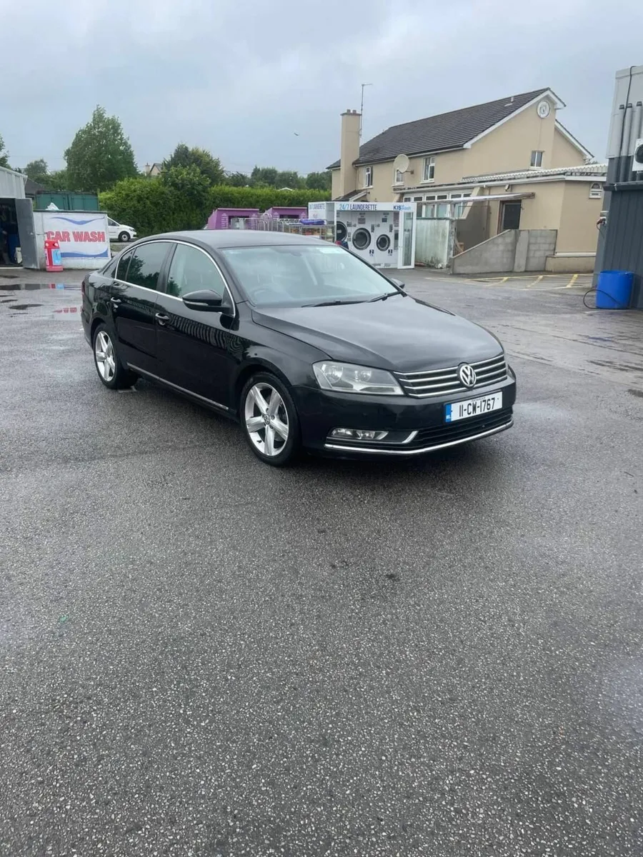 Volkswagen Passat 2011 - Image 2