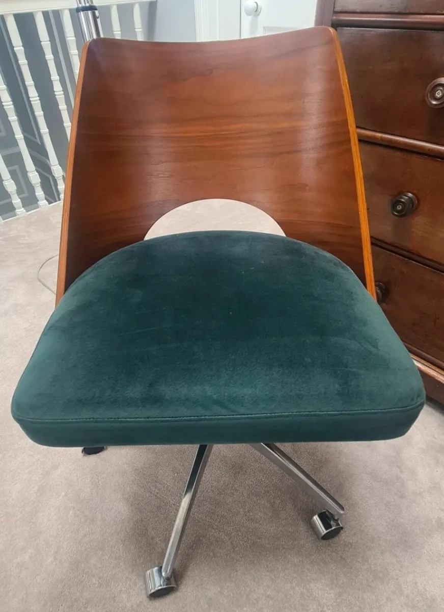 Office chair - Image 1