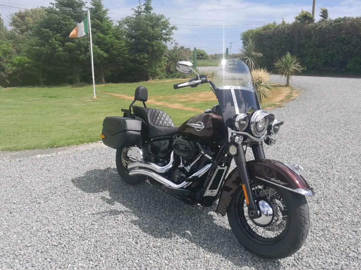 2018 HERITAGE SOFTAIL CLASSIC 114 MILWAUKEE  8 - Image 4