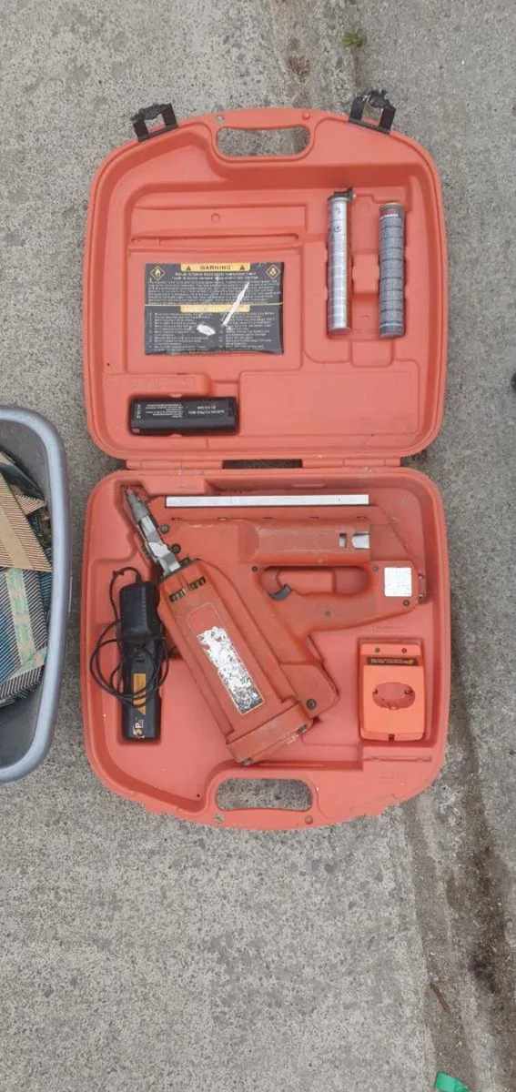 Paslode Nail Gun and Nails - Image 3