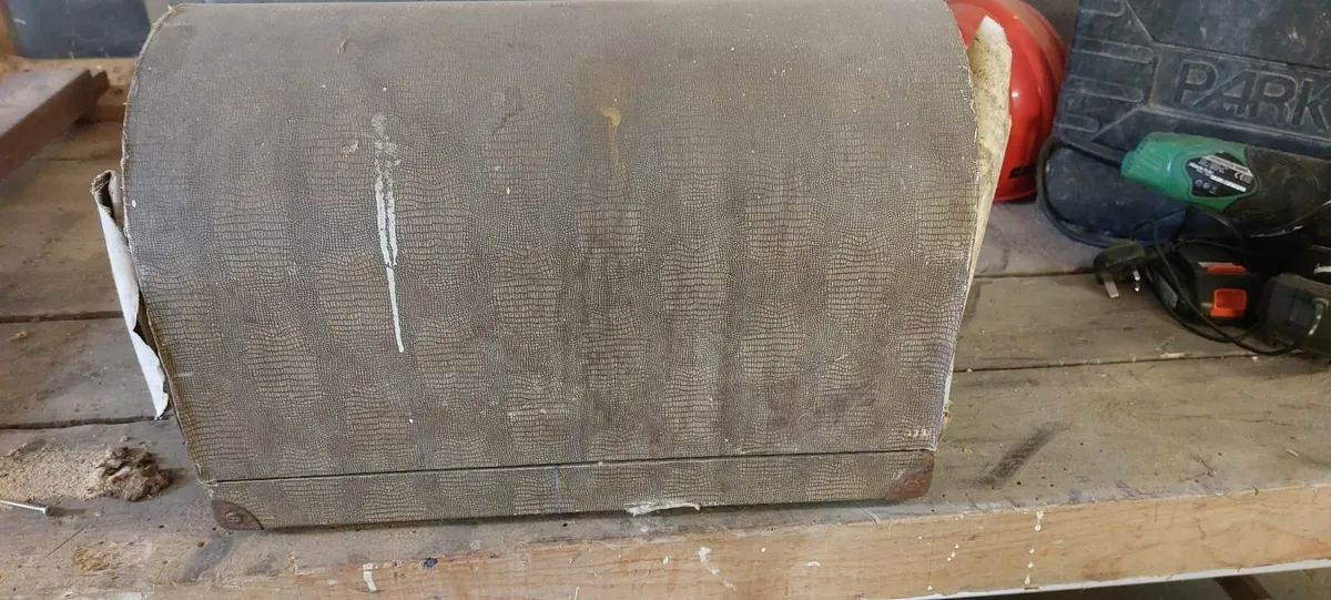 Sewing machine - Image 1