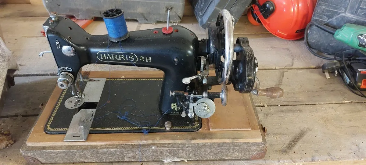 Sewing machine - Image 2