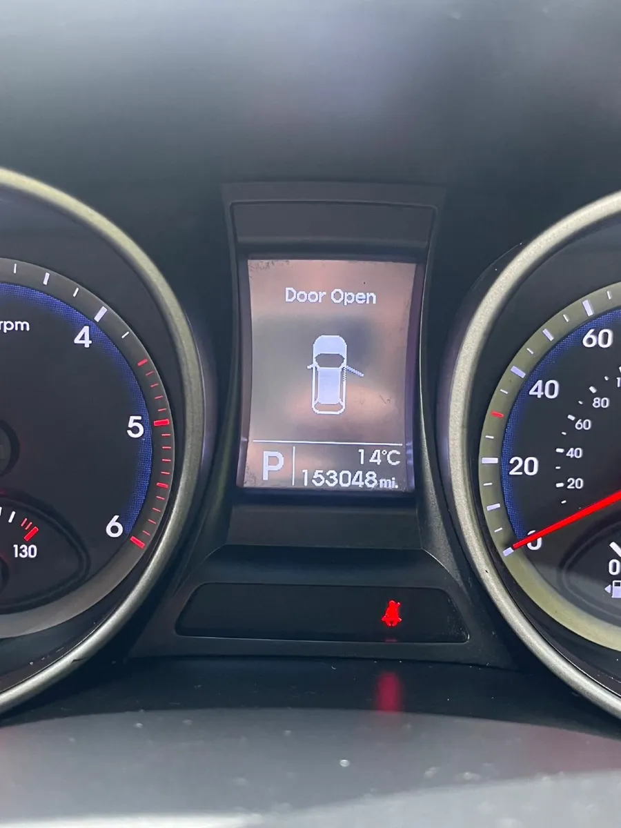 Hyundai Santa Fe 2014 - Image 2