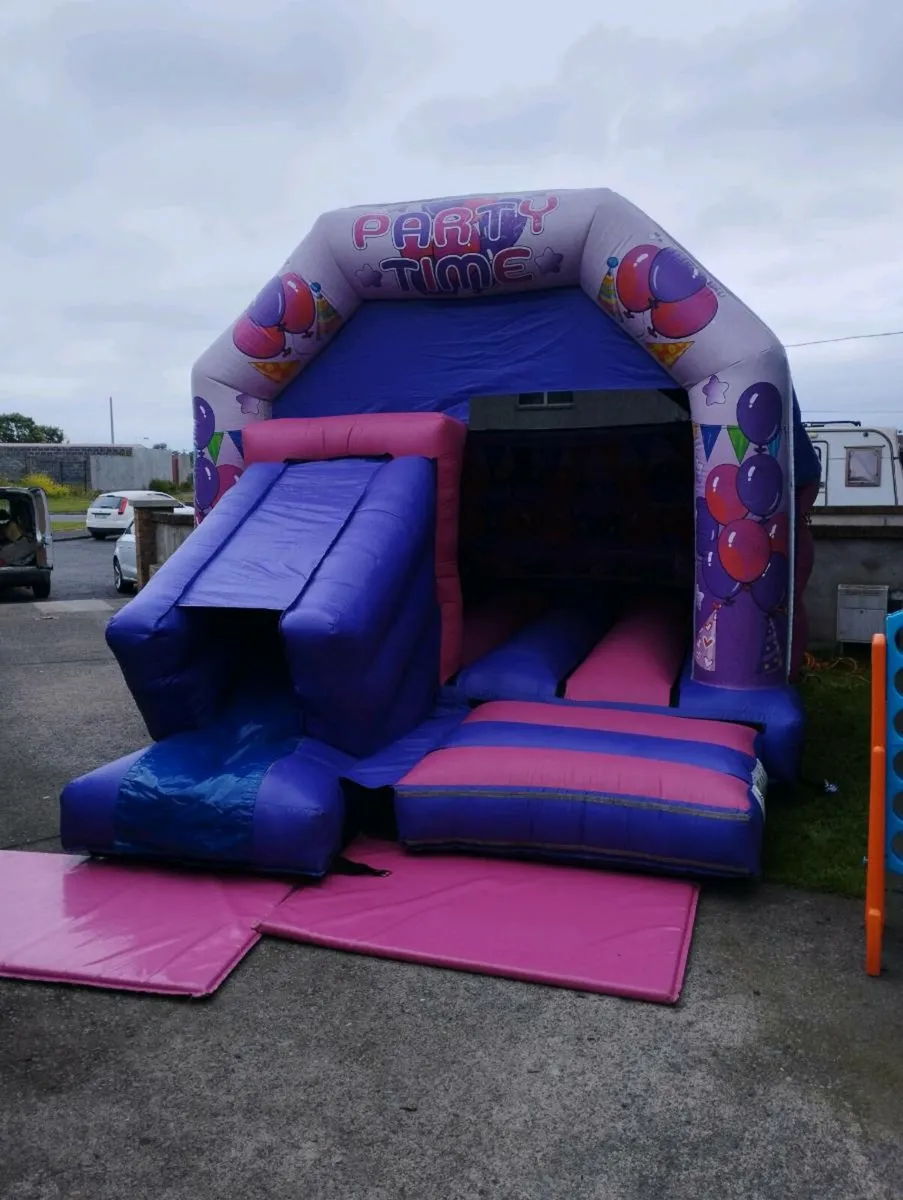 Bouncy castle - Image 2