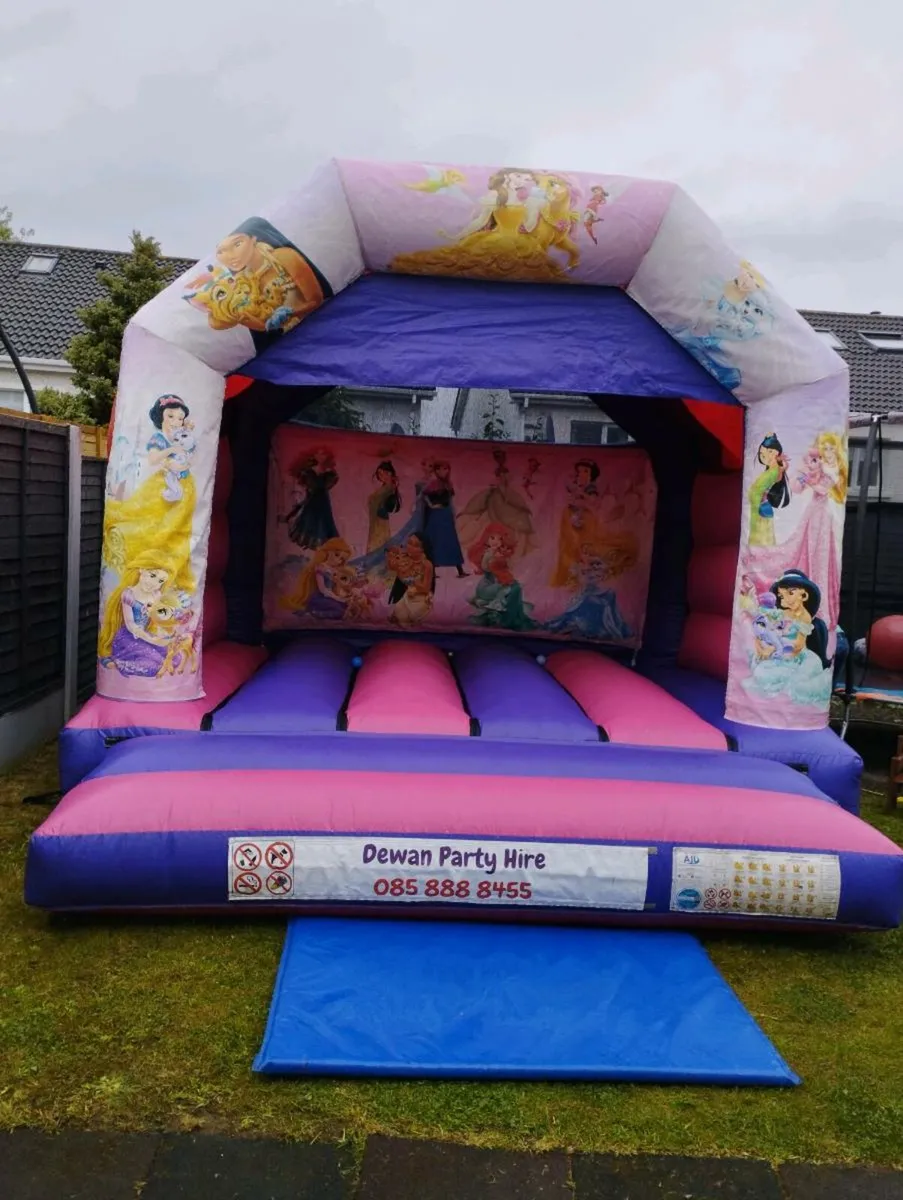 Bouncy castle - Image 4