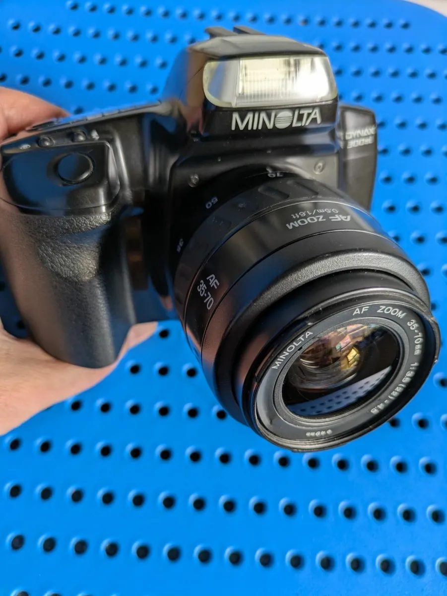 🎞️ Minolta Dynax 300si + 35-70mm /3.5-4.5 lens - Image 1