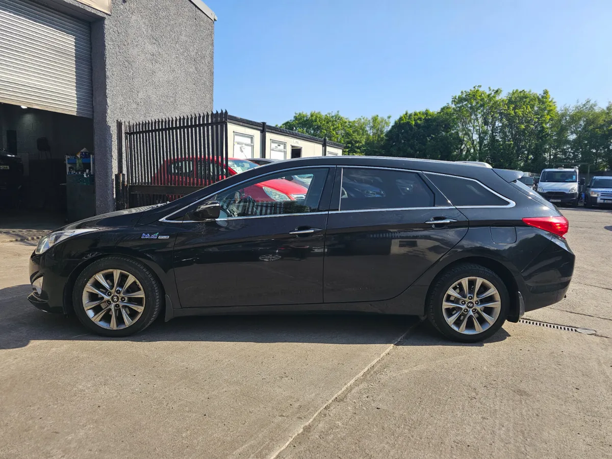 2015 Hyundai i40 estate nct 3/27 well priced - Image 4