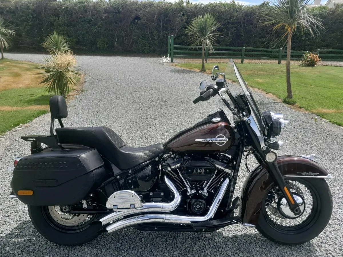 2018 HERITAGE SOFTAIL CLASSIC 114 MILWAUKEE  8 - Image 1