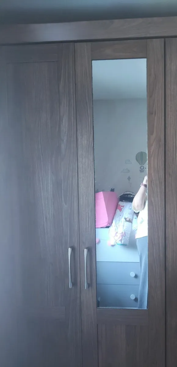 Built In Wardrobe - Image 3
