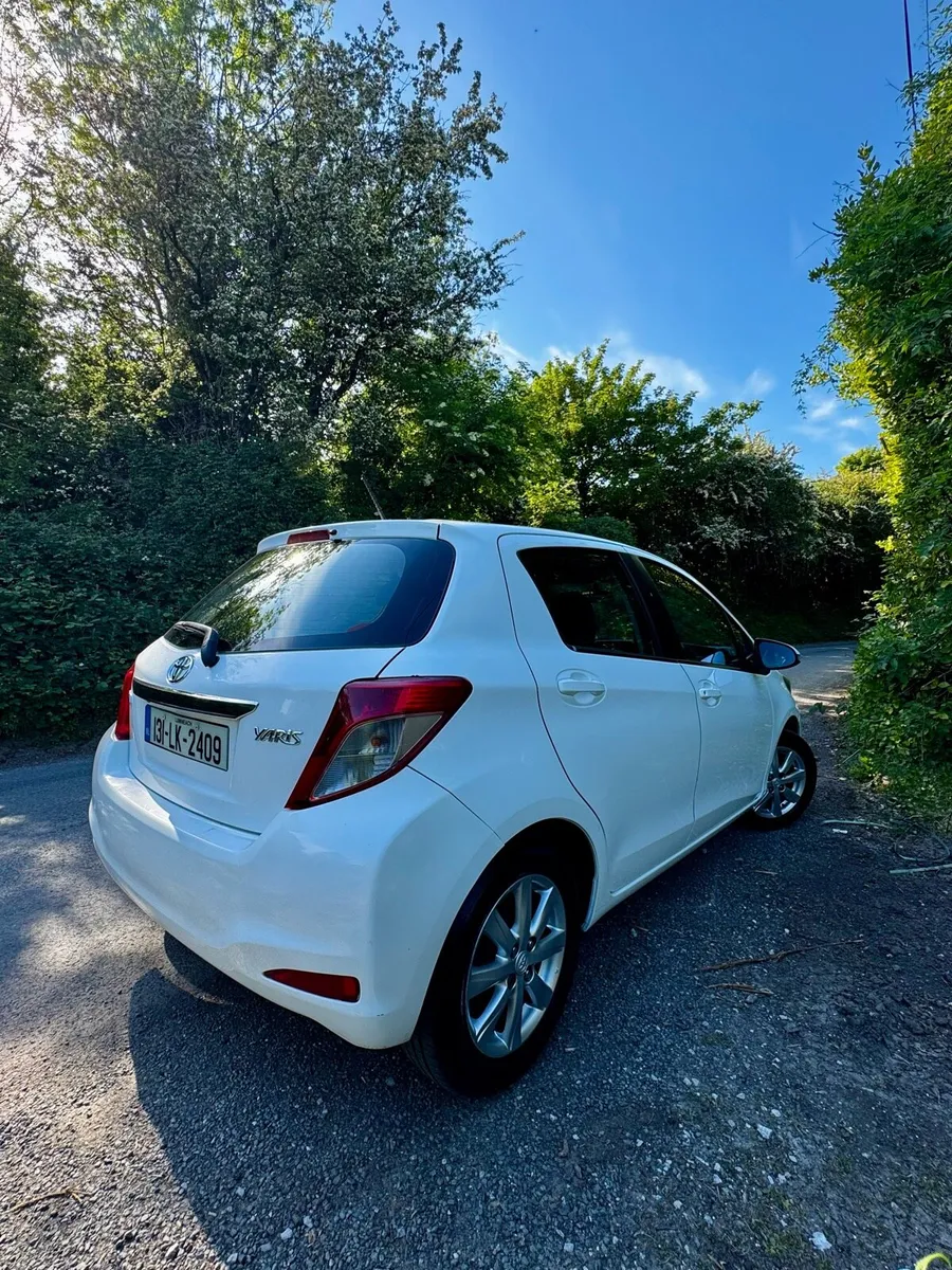 131 Toyota Yaris 1.3 petrol - Image 4