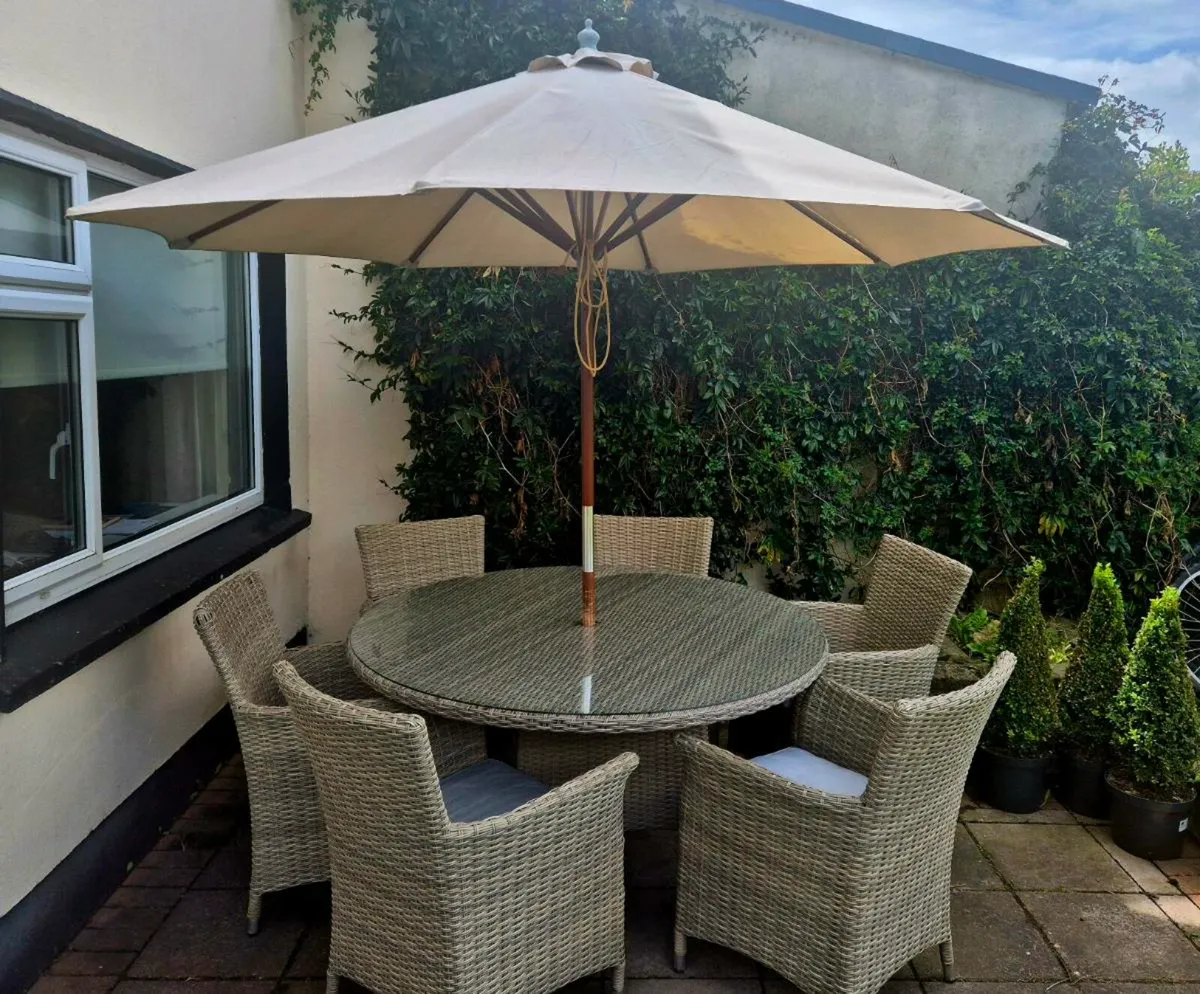 Garden Table and 6 chairs & Parasol - Image 3