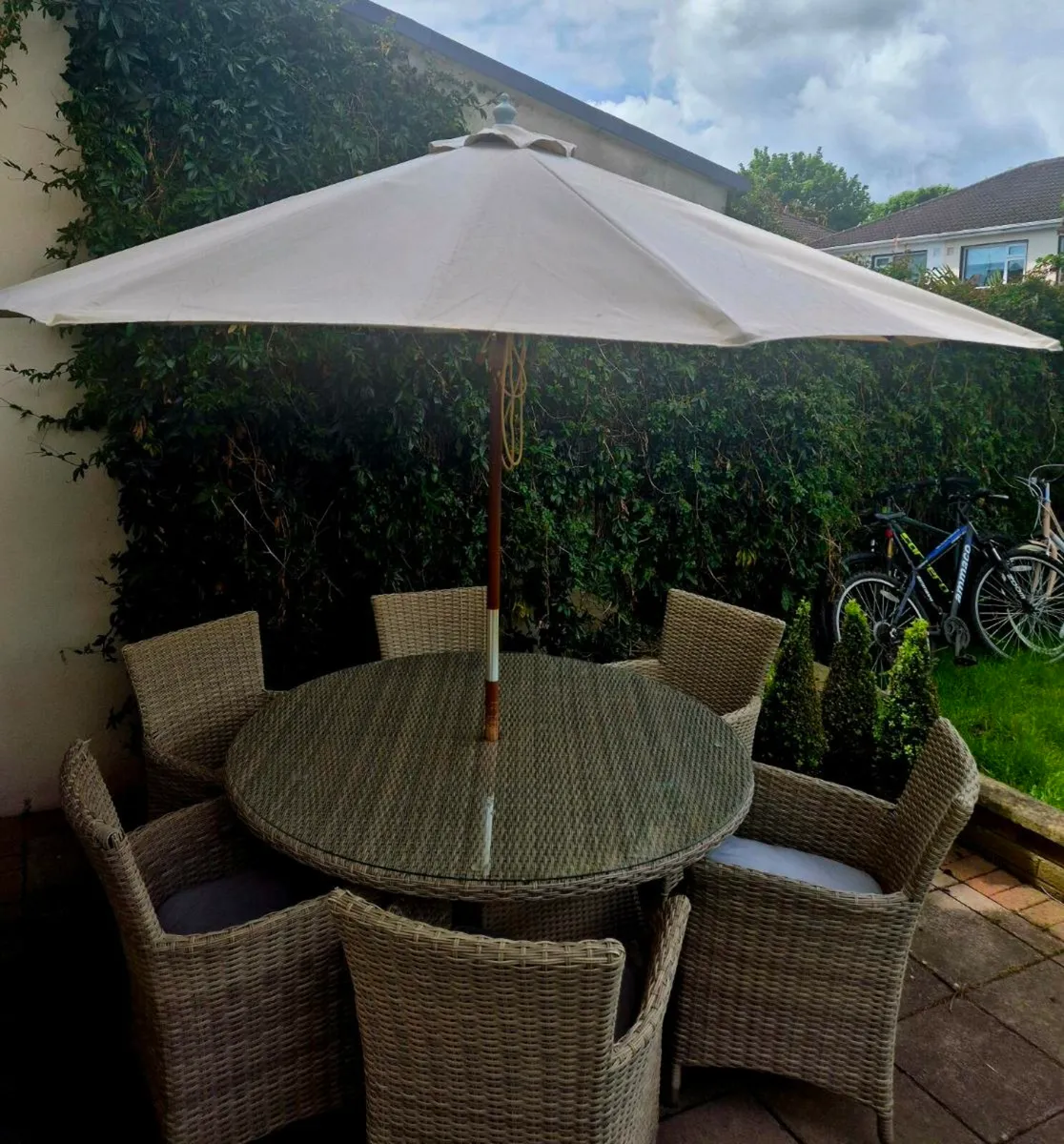 Garden Table and 6 chairs & Parasol - Image 4