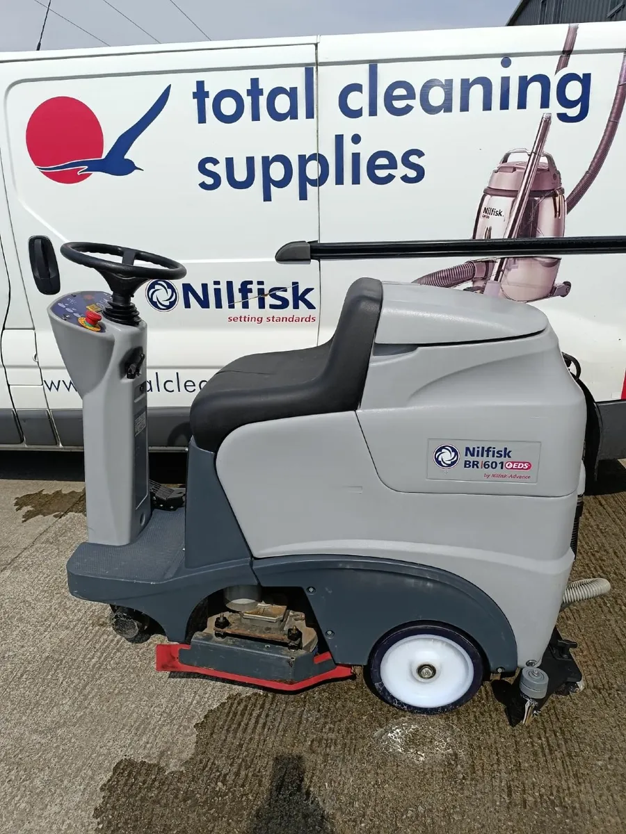 NILFISK BR601 Ride on Scrubber Dryer - Image 1