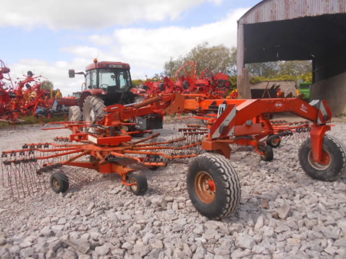 KUHN GA8521 TWIN ROTOR RAKE, 30' , 2007 - Image 4