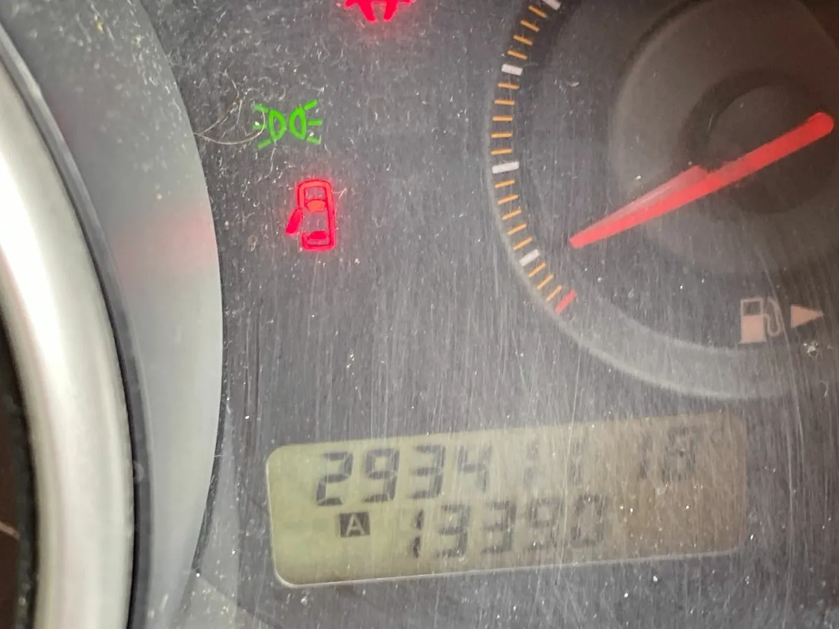 Nissan Tiida 2010 - Image 4