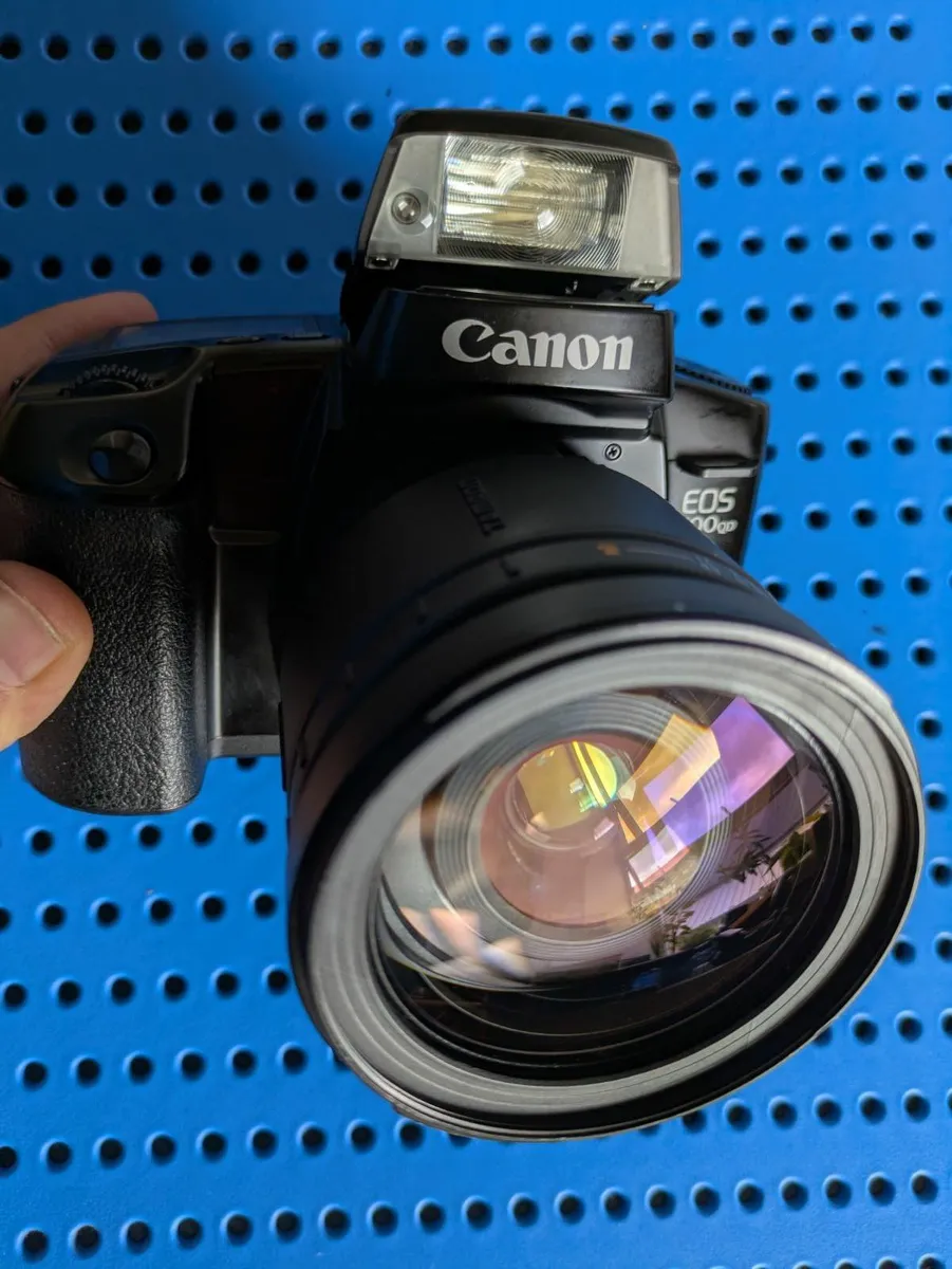 Canon EOS 100QD SLR camera+ Tamron 28-200 - Image 1