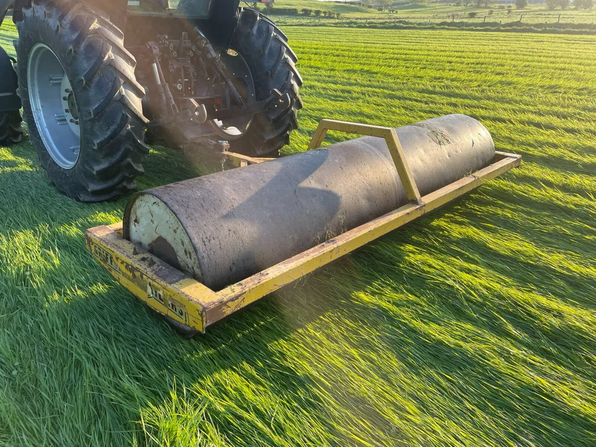 GRIFITHS 10' X 30" ROLLER - Image 1