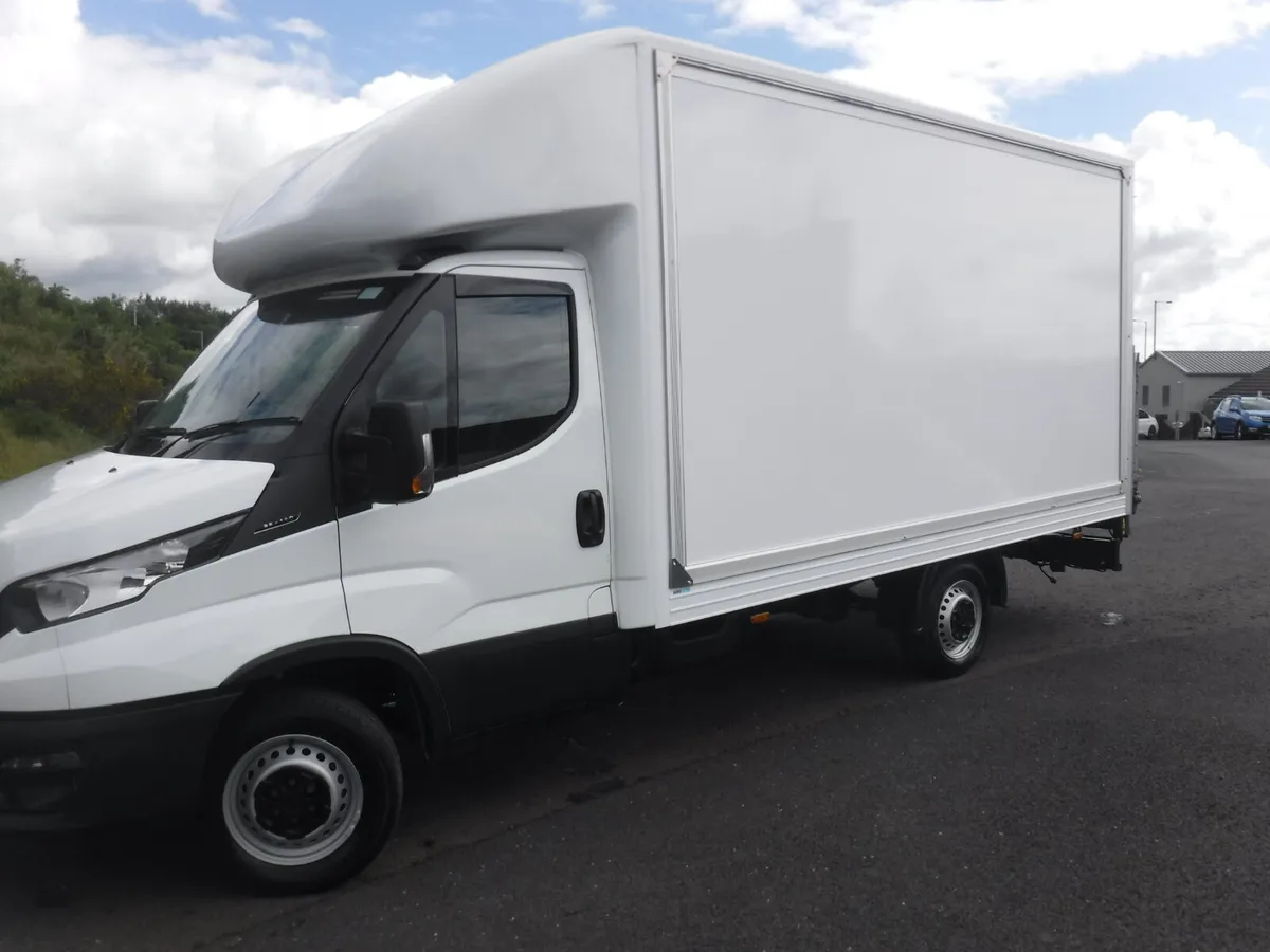 Iveco Daily 2023 Luton Box with Tail Lift, 53581ml - Image 2