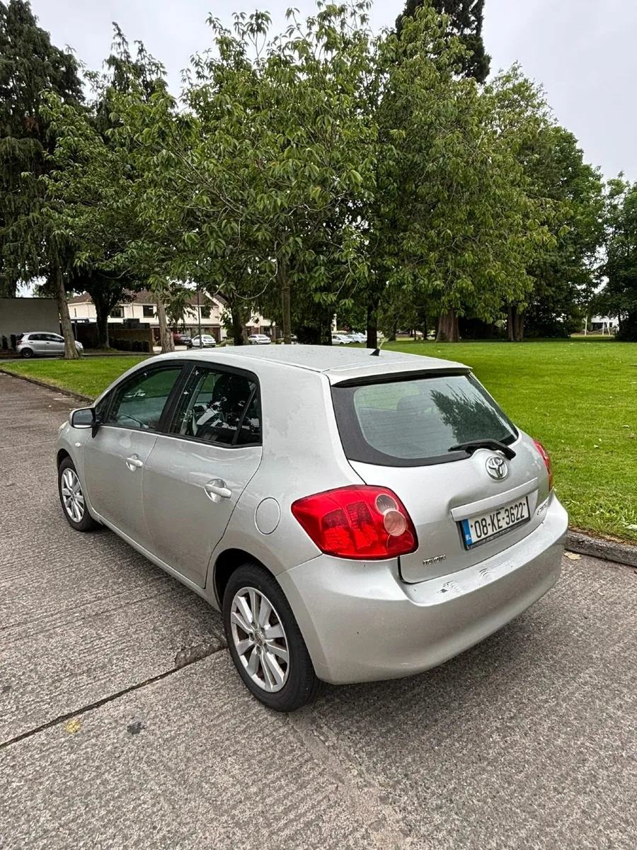 Toyota Auris 2008 - Image 2