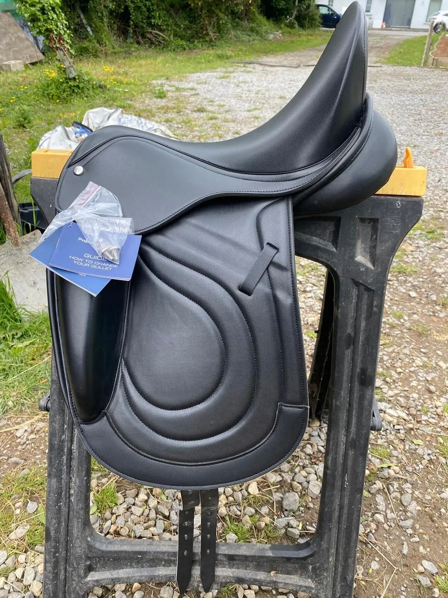 16.5 dressage Saddle - Image 1