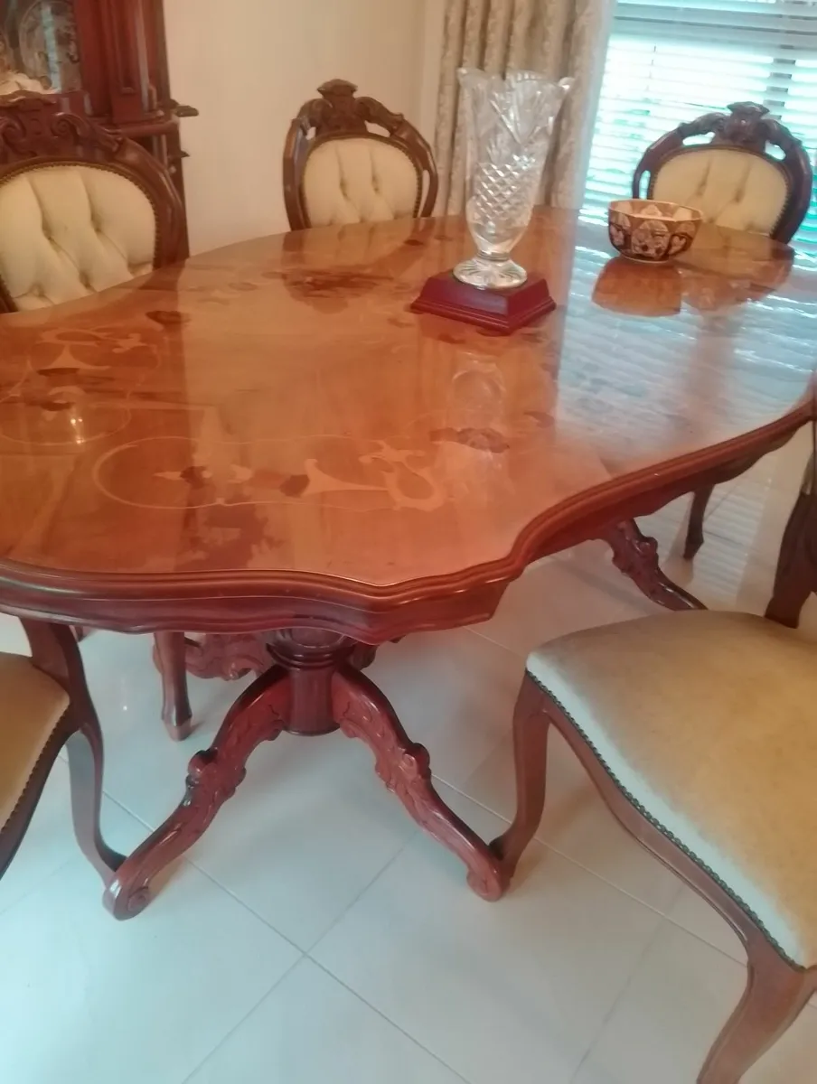 Dinning room table and 6 chairs - Image 1