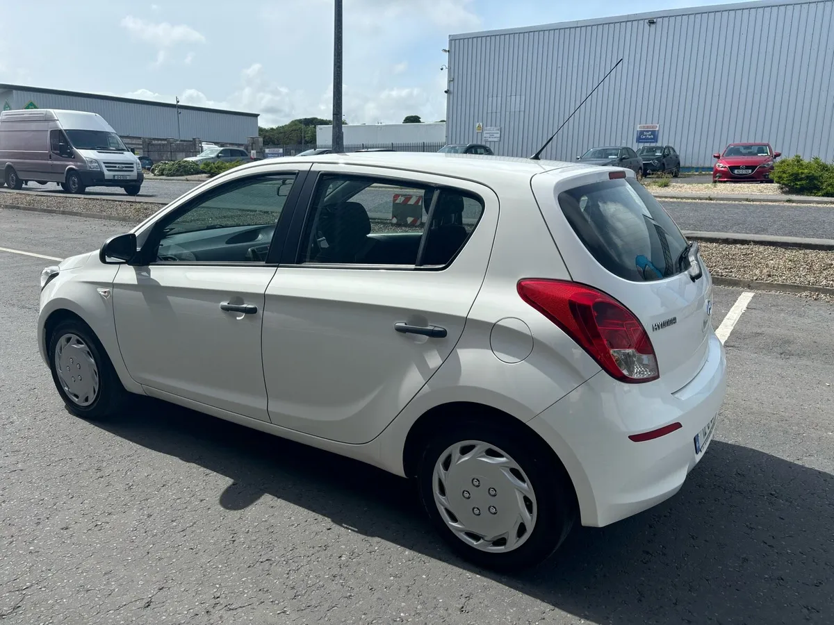 12 Hyundai i20 Nct&Tax - Image 4