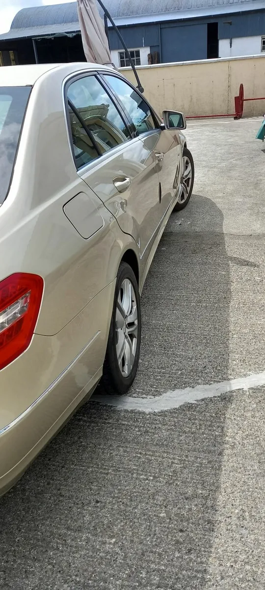 Mercedes-Benz E-Class 2010 - Image 2