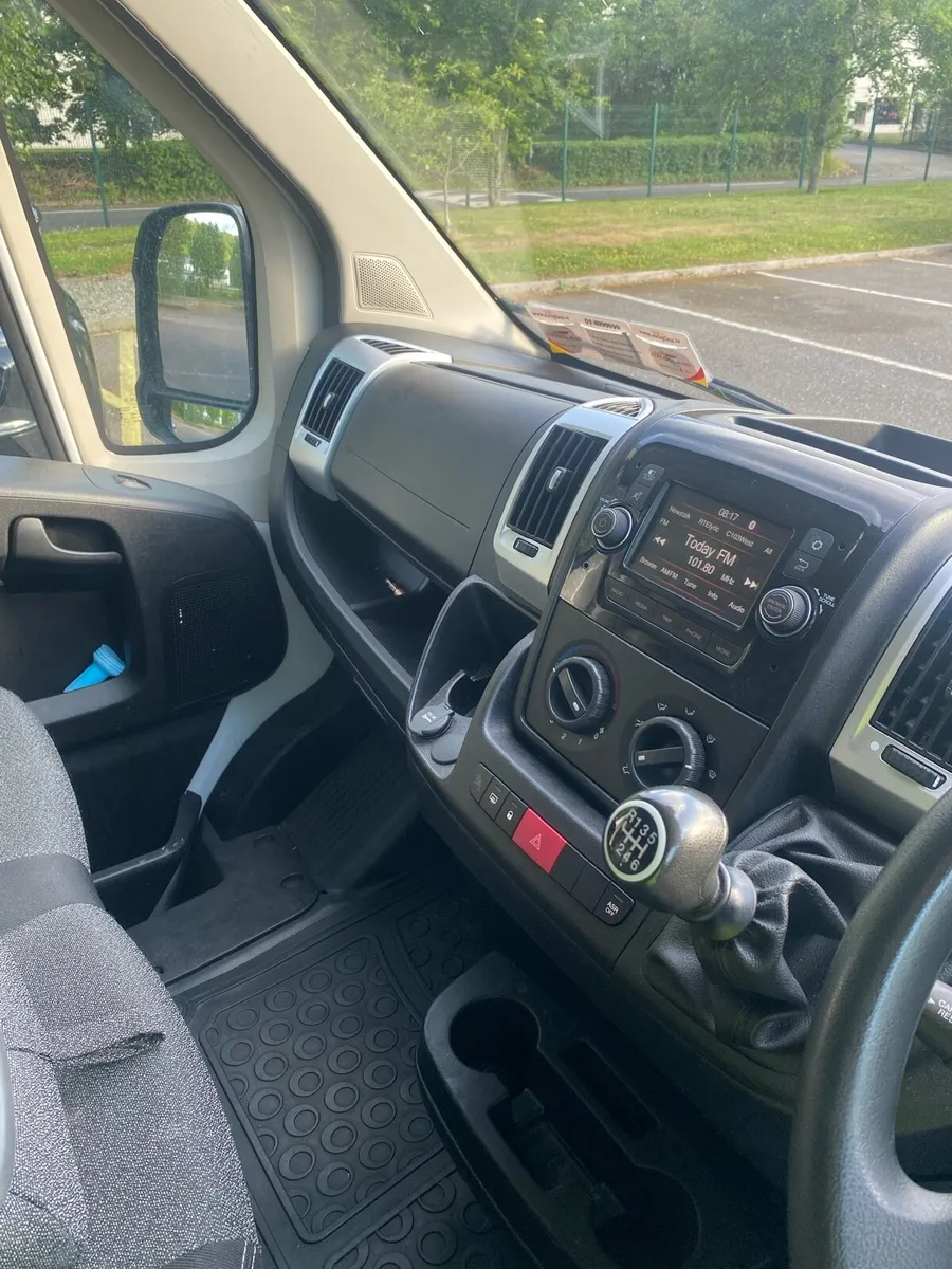 Commercial Van - Image 4