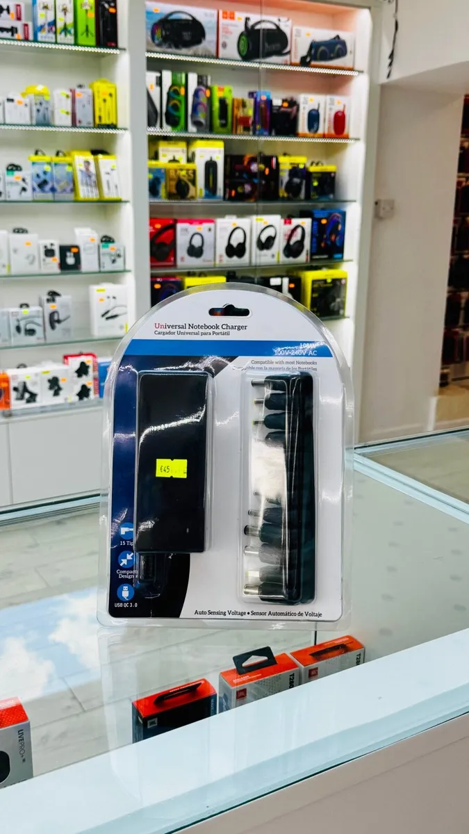 Universal laptop charger