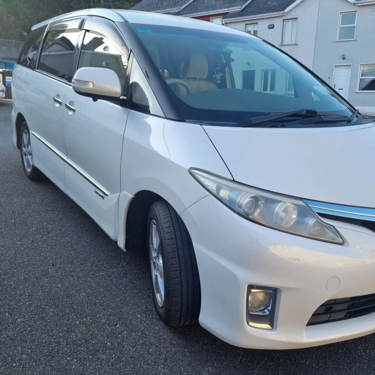 2010 Toyota Estima - Image 1