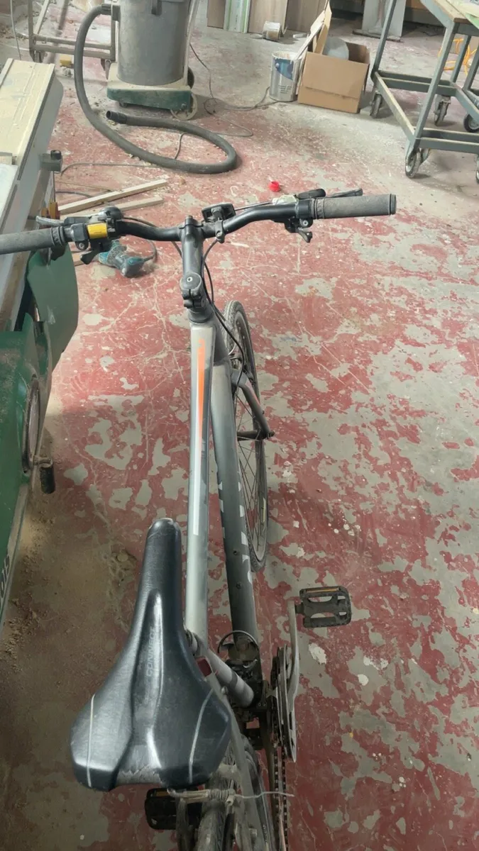 Giant XL hybrid bike Good Condition - Image 2