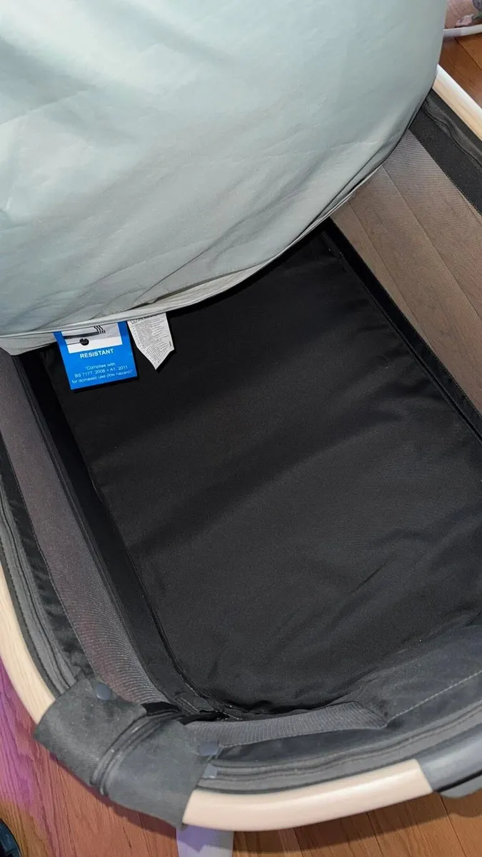 Maxi-Cosi Iora Air Bedside Crib - Beyond Graphite - Image 2