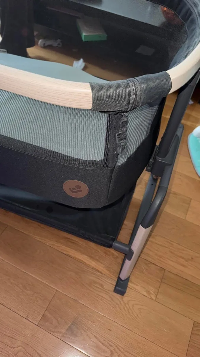 Maxi-Cosi Iora Air Bedside Crib - Beyond Graphite - Image 4