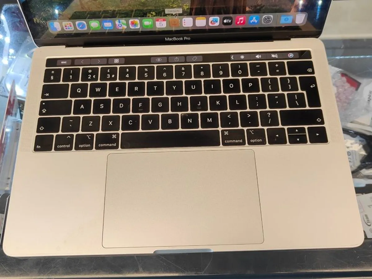 Apple MacBook Pro A1989 Retina 13.3" 2018 Touch Bar 512GB SSD 16GB Ram 2.7GHz Core i7 (battery Cycle: 418) - Image 2