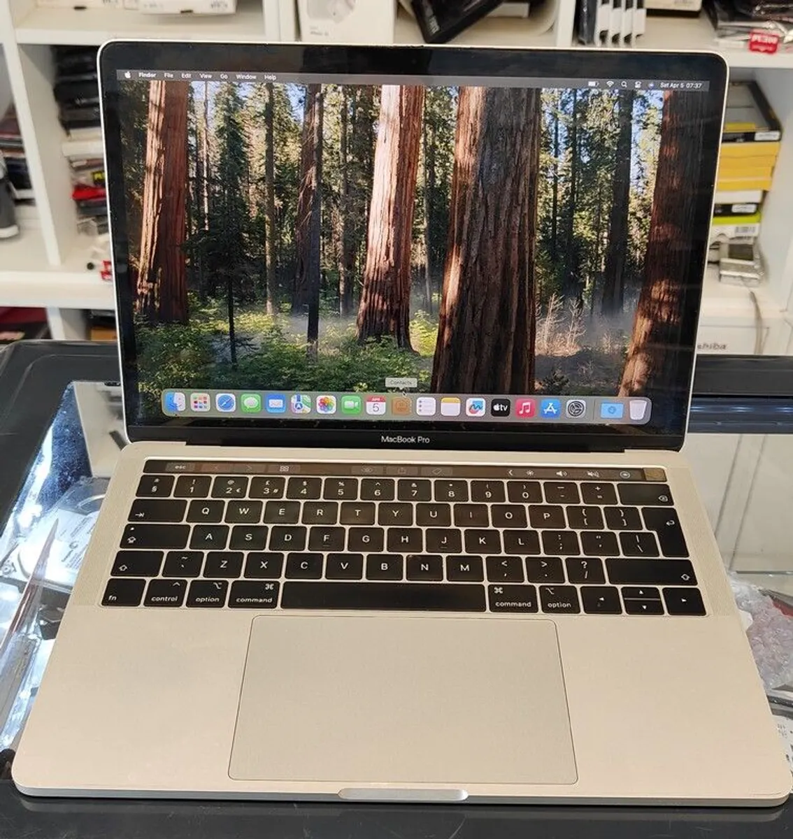 Apple MacBook Pro A1989 Retina 13.3" 2018 Touch Bar 512GB SSD 16GB Ram 2.7GHz Core i7 (battery Cycle: 418) - Image 3