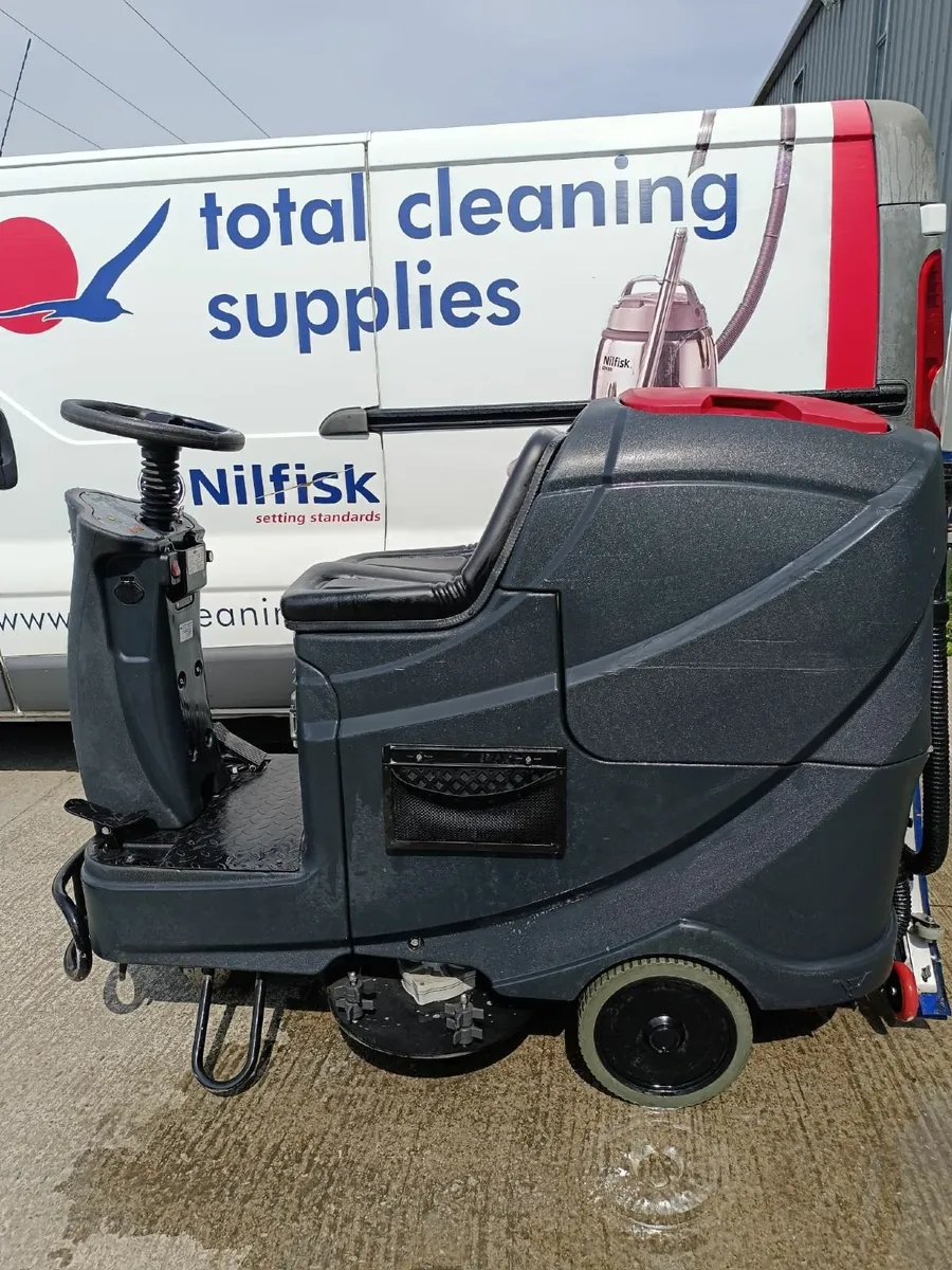 VIPER AS850  Ride on Scrubber Dryer - Image 1