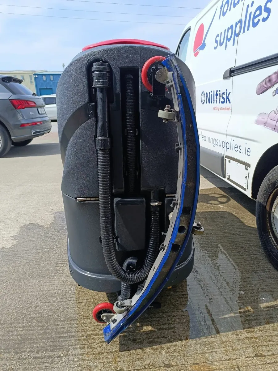 VIPER AS850  Ride on Scrubber Dryer - Image 2