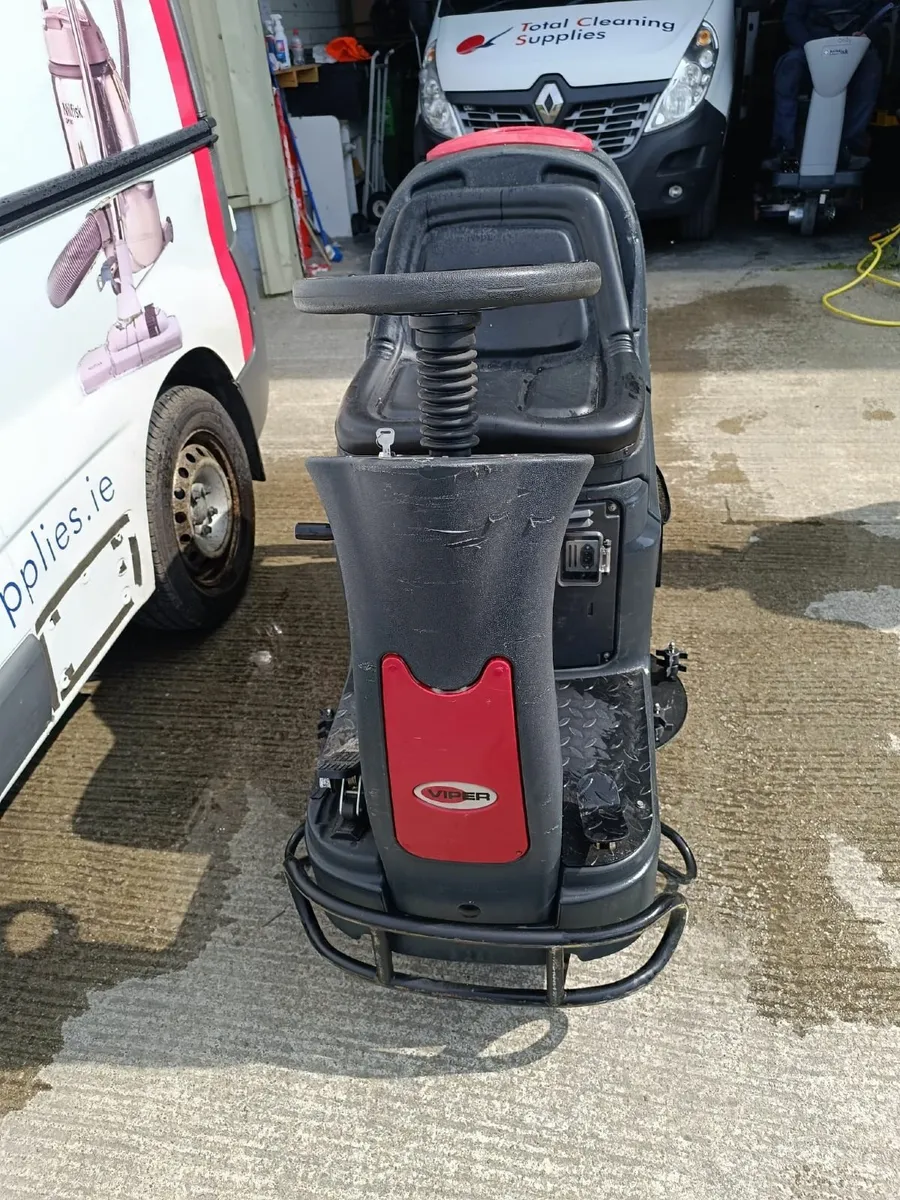 VIPER AS850  Ride on Scrubber Dryer - Image 3