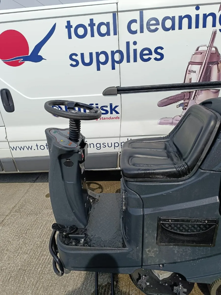 VIPER AS850  Ride on Scrubber Dryer - Image 4