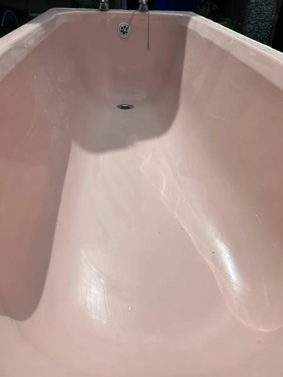 Vintage 1970s Pink Bathtub - Image 2