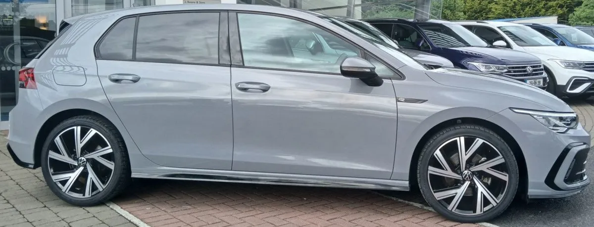 Volkswagen Golf R-line 2.0 TDI 150HP  heated Fron - Image 2
